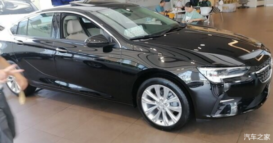 2020款别克君威到店,黑色涂装很大方,换装按键档杆,标配9at!