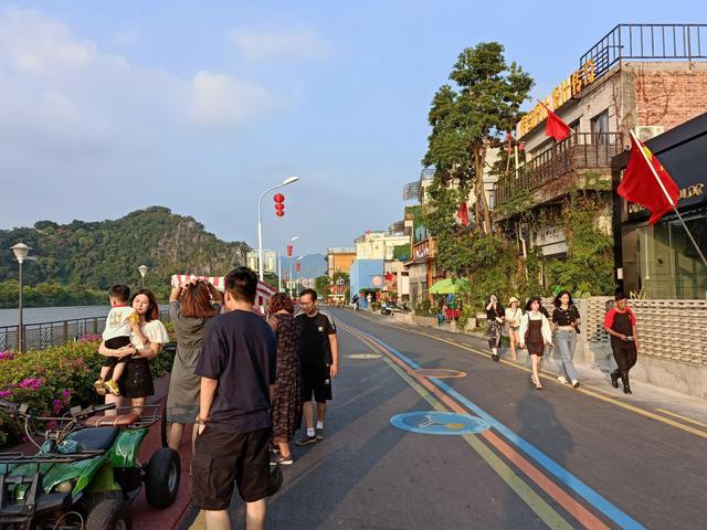 肇庆岩前村,升级改造公路后漂亮很多了,彩虹之路,舒服又干净,特色悠闲