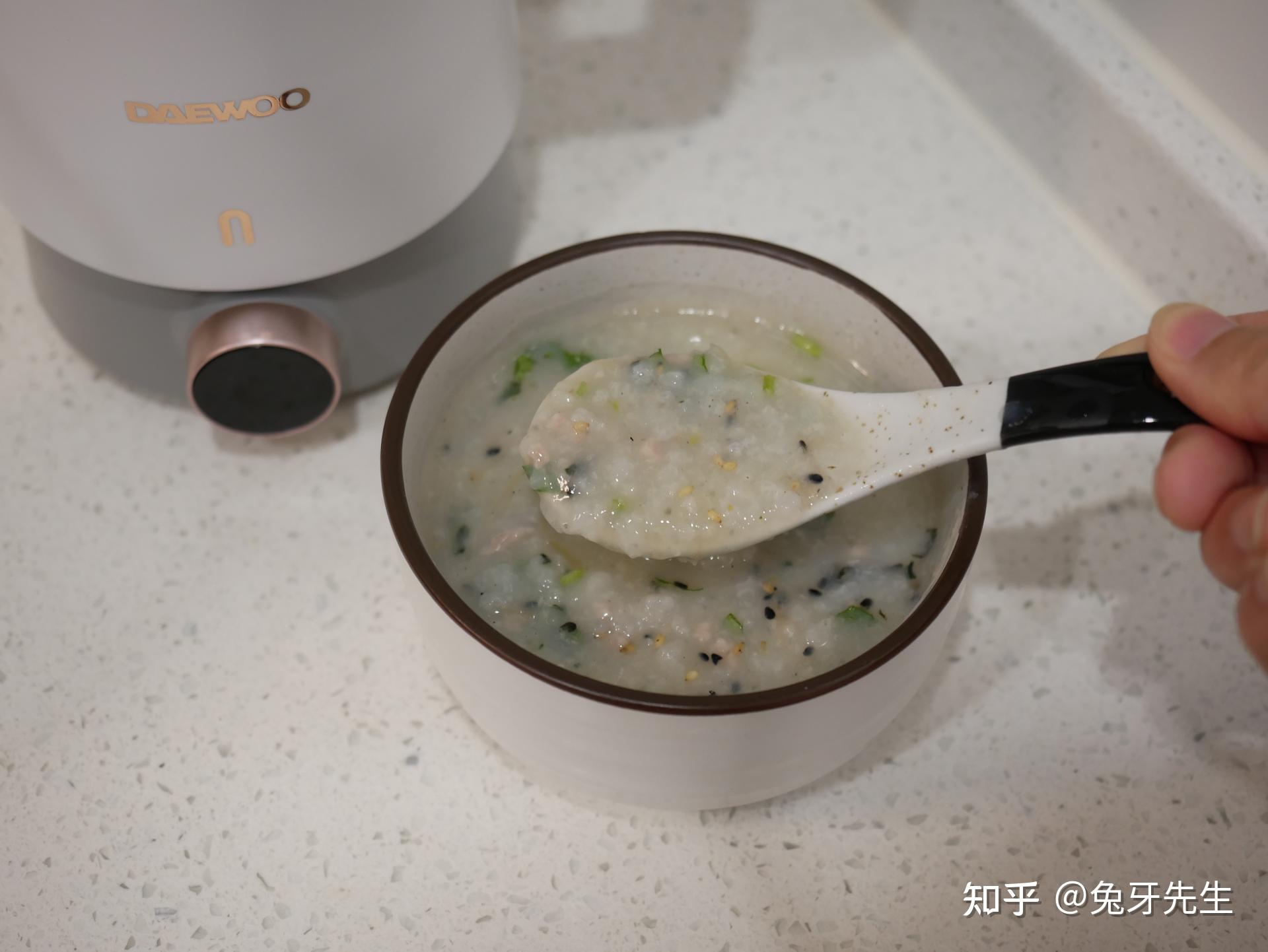 使用破壁机的"绵粥"模式就能轻松制作.