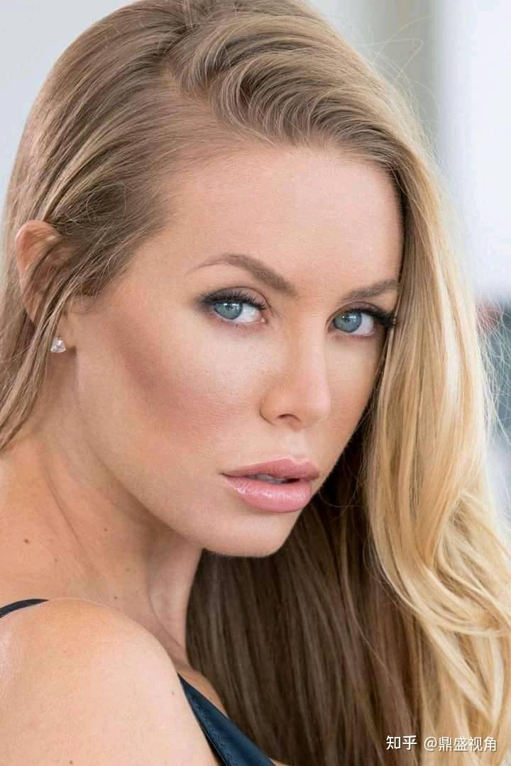 Nicole Aniston   V2 968afed61c22a400cb937fc39e65fe63 R 