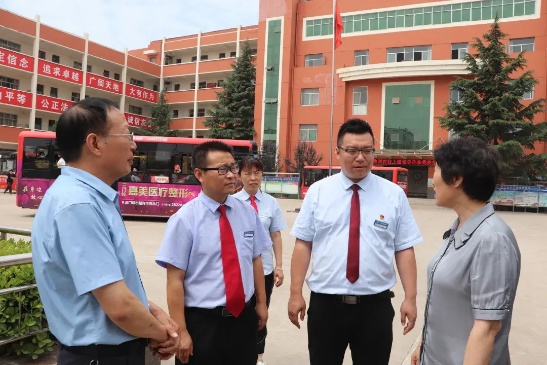 领导关怀运城市教育局领导到康平中学进行安全工作督查