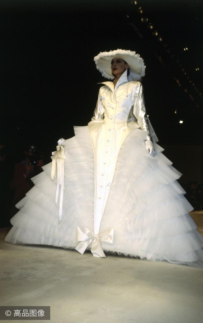 时尚鬼才卡尔·拉格斐50岁复活chanel,80年代服装流行至今 - 知乎