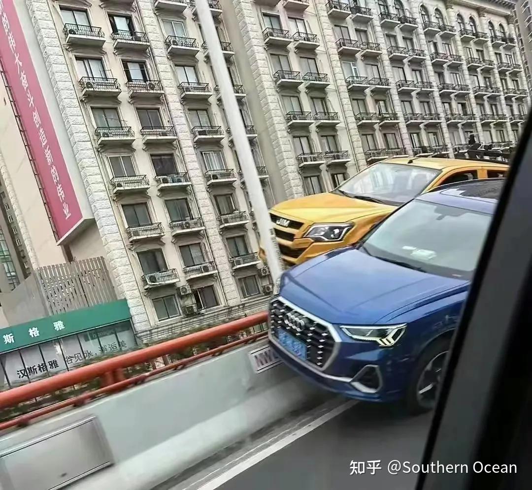 上海高架黄蓝车事件,蓝车到底做错了什么? - 知乎