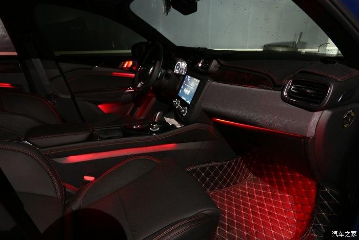 老男孩的国产情怀领克03加装专用分区双色氛围灯