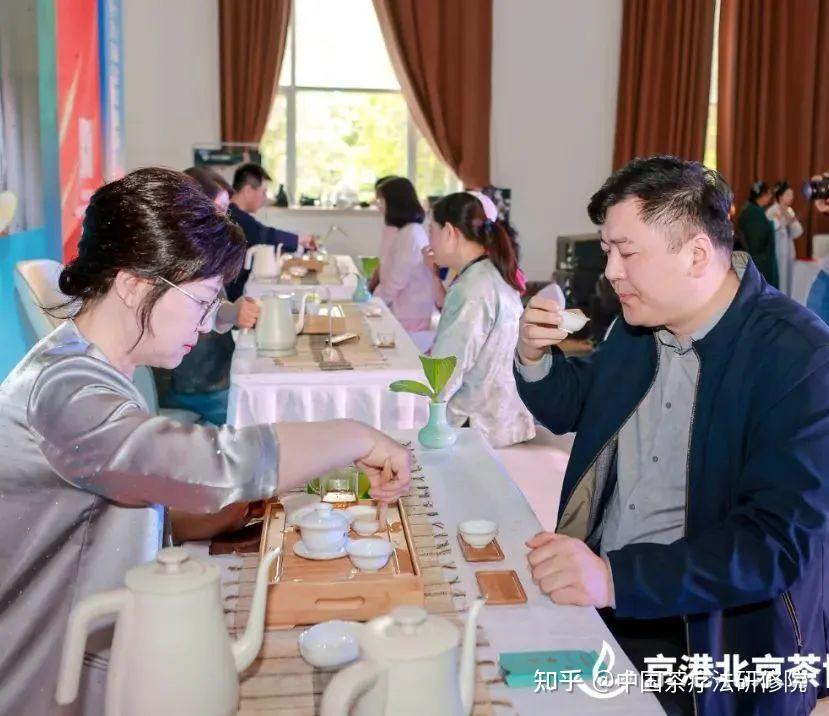 茶疗文化宣传员在一线——王丽军院长率队出征北京茶博会 - 知乎