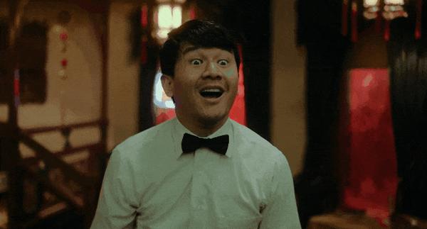 华裔新剧《内景唐人街》,讽刺拉满,狂捅白人社会肺管!