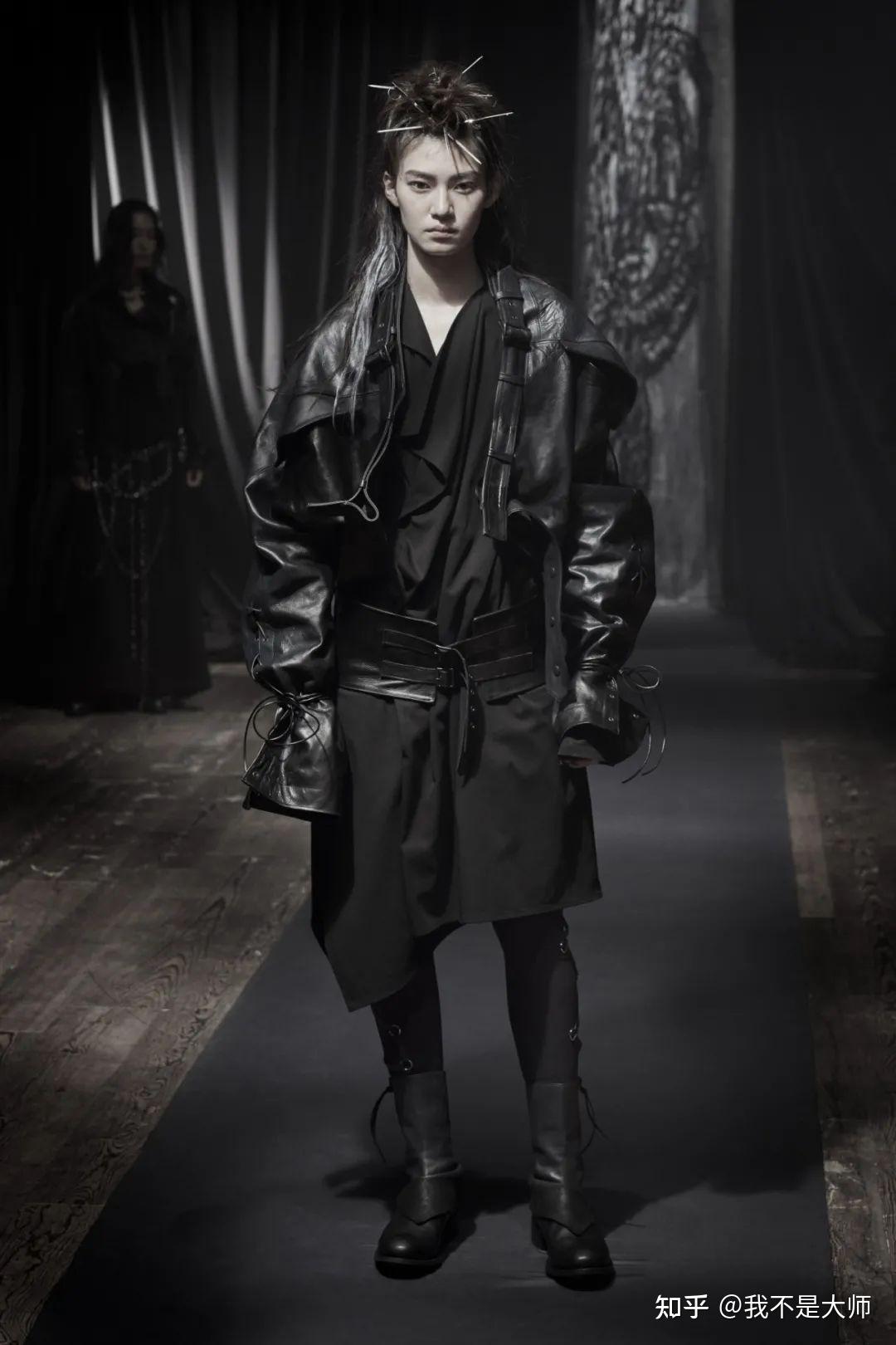 " 融合19世纪复古风的浪漫暗黑朋克大秀! - 知乎