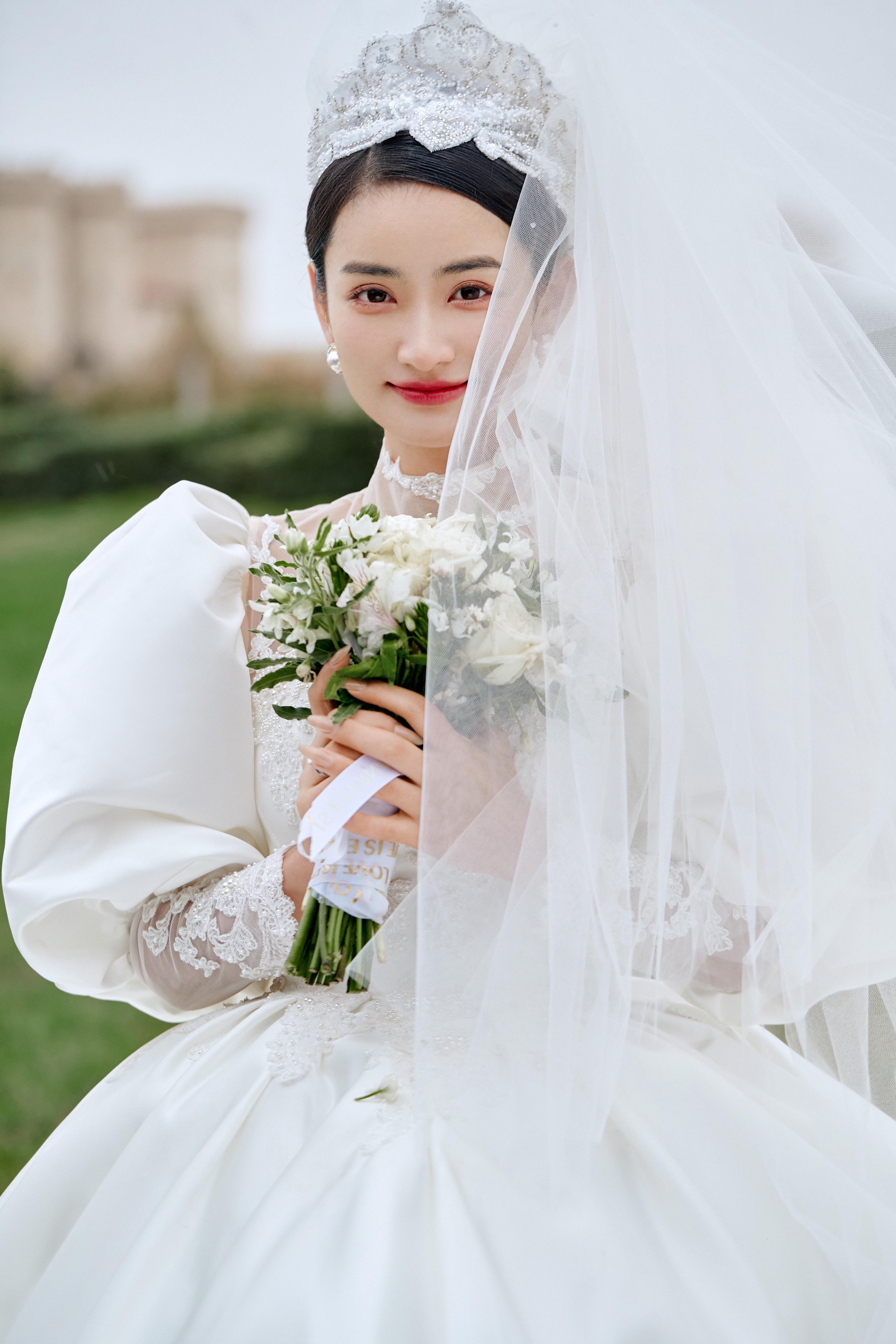 在西安拍一组欧式贵族婚纱照需要借助的道具和布景有哪些