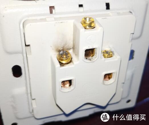 小问题自己修篇三十二把10a插头插到16a的插座上居然烧了空气开关只好