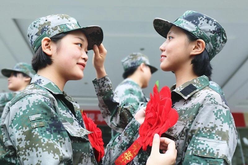 2020年女兵入伍前首次进行集中封闭式管理