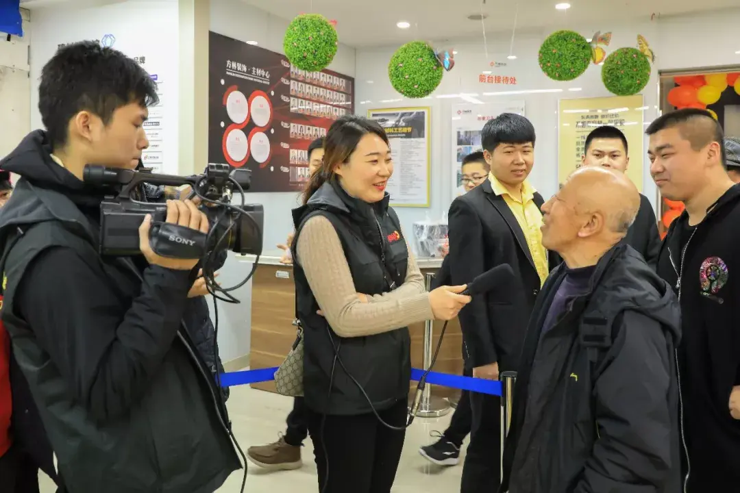 咱们兄弟热心肠方林装饰携手大海热线提前给大家送新年祝福啦