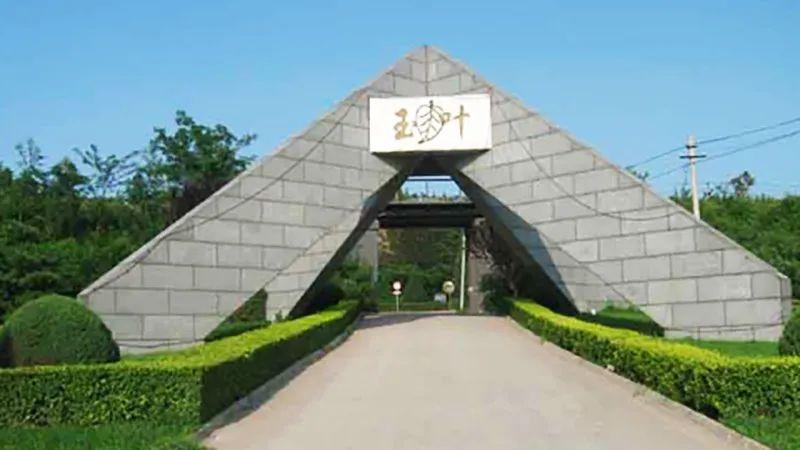 玉叶陵园玉叶陵园价格:约70000元起玉叶陵园地址:北京市丰台区砂锅村
