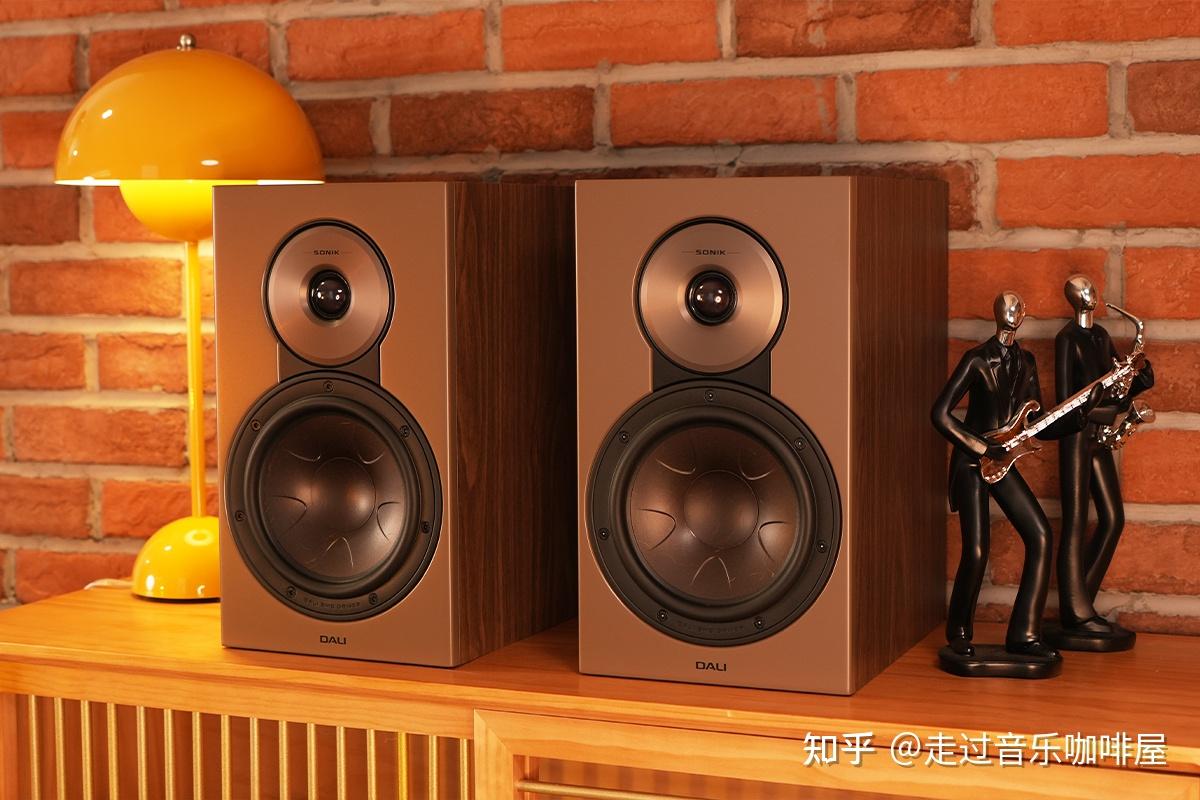 如此小巧精致,何来这般完整的声音?揭秘丹麦达尼SONIK 3新品书架箱之下的声学世界