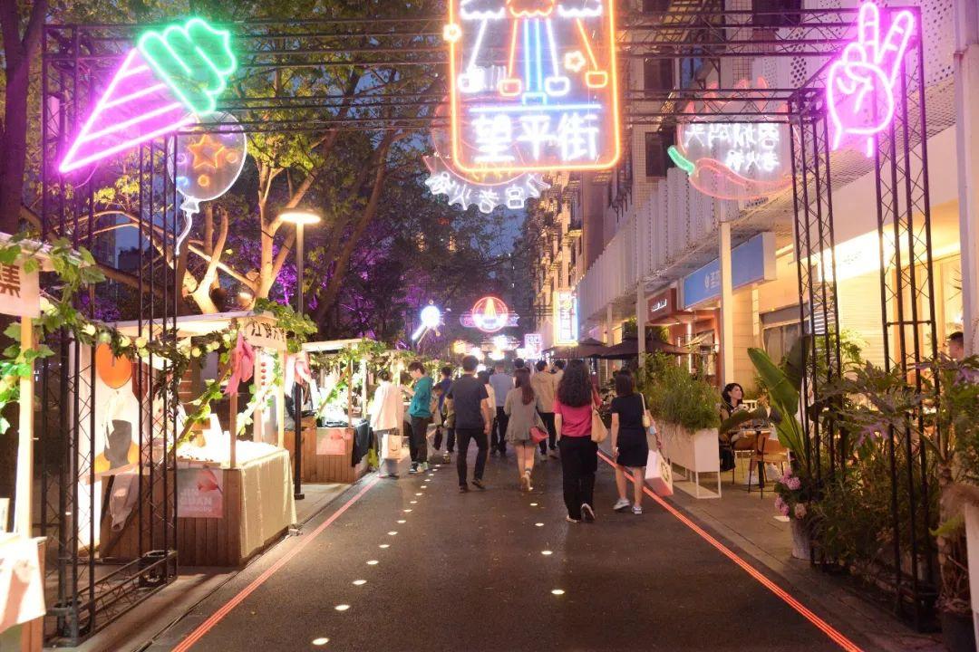 外摆但不乱摆共建拥有烟火气的公园城市