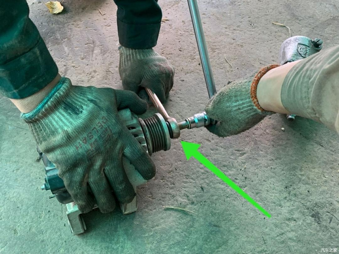 如何装电机皮带轮 v2-982b3a17f4b81922174bbed65e51c453_r.jpg