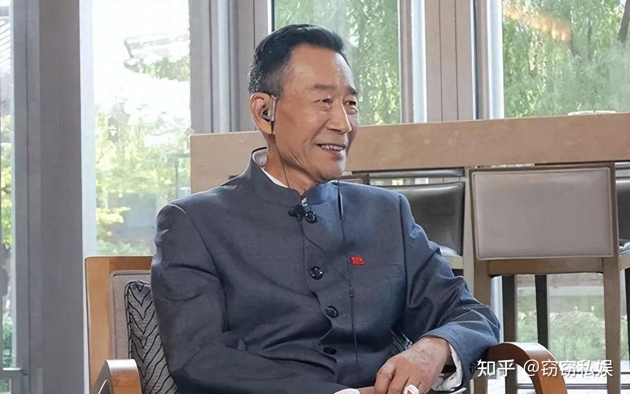 在妻子的陪伴下,还真有一段时间李雪健感到了身体好转,他以为自己战胜