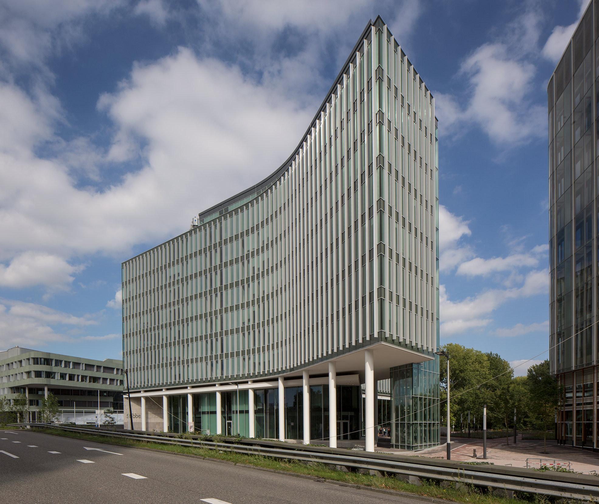 案例三角形布局与曲面弧形在几何形式的精妙结合stibbe法务总部大楼