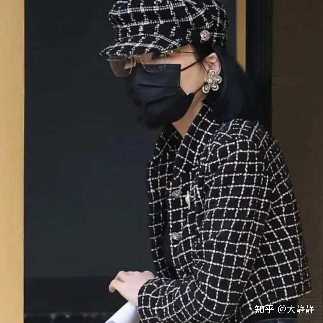曝杨兰兰最新露面照,一身奢侈品还换了新车,作家回应是其母亲! - 知乎