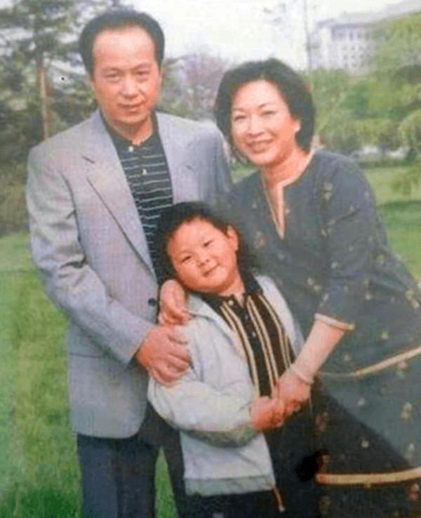 央视一哥罗京去世12年母亲仍不知儿子死讯妻子改嫁富商引质疑