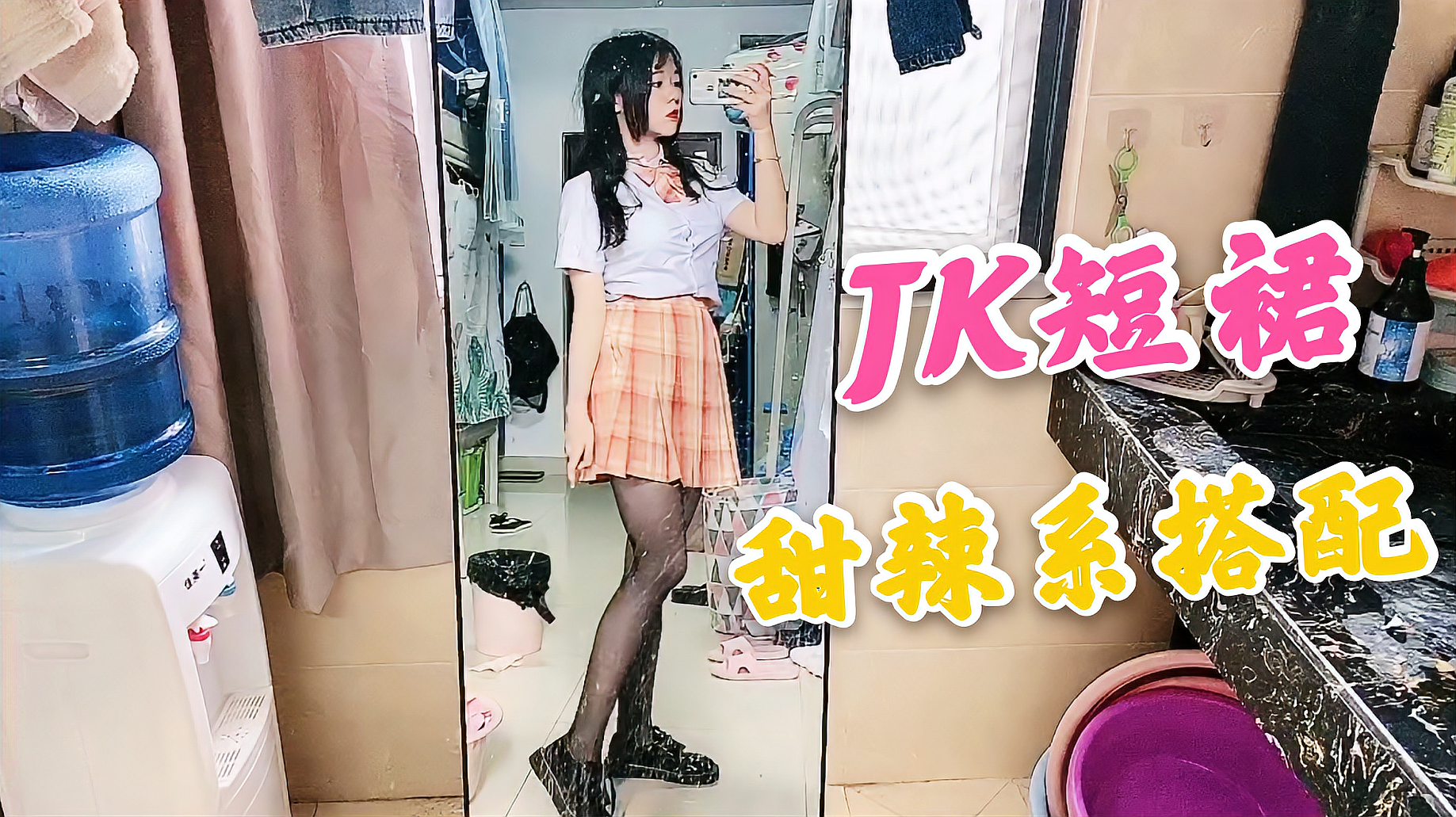 装备一上萌妹子直接变御姐戴好锁骨链扯下领口性感风谁受得了