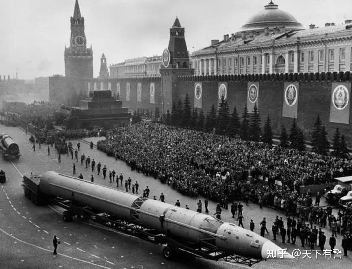 珍宝岛后,苏联集结百万大军百架轰炸机,为何最终没实施核报复? 