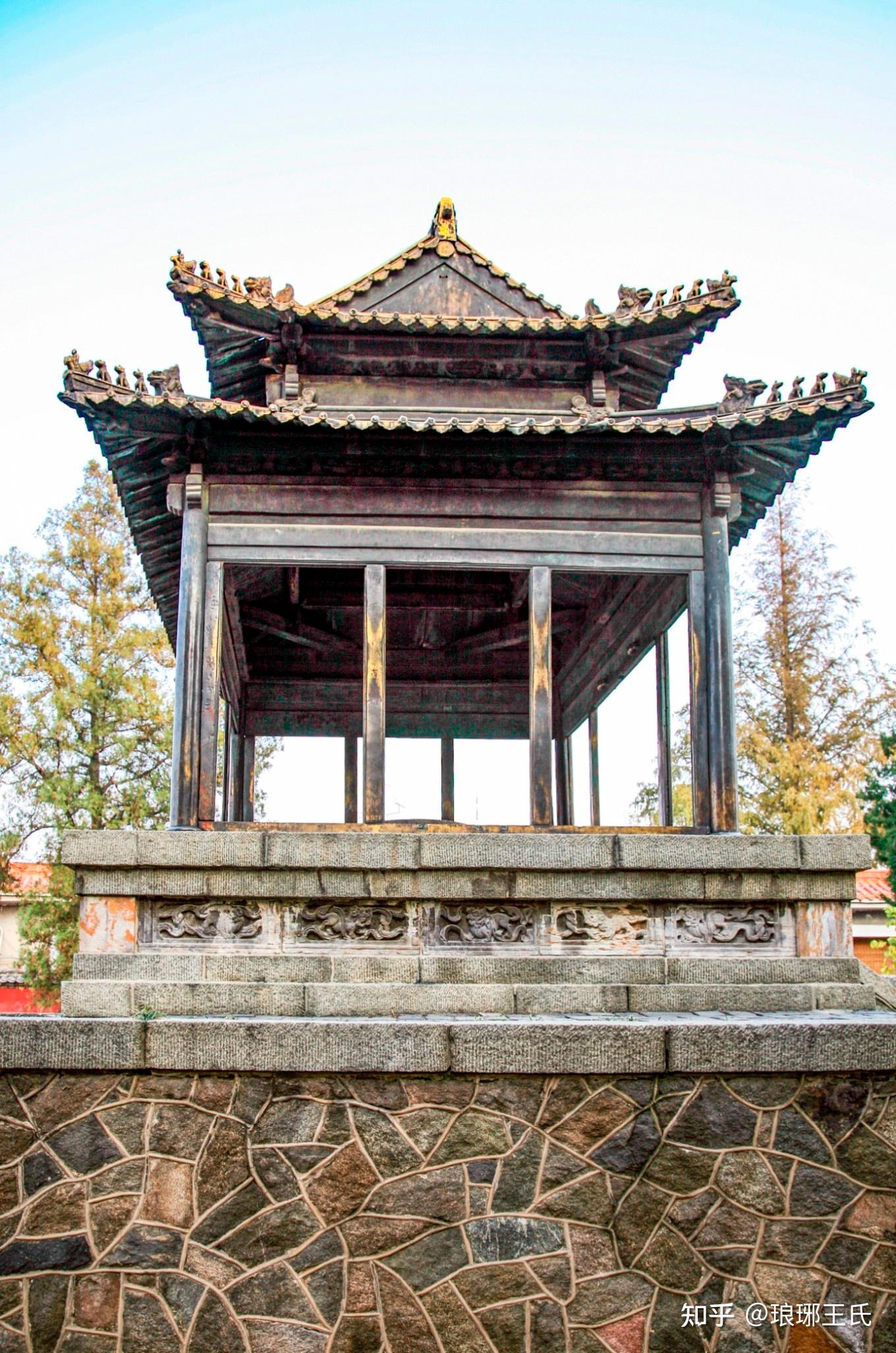 桑塔纳游岱庙之铜亭铁塔