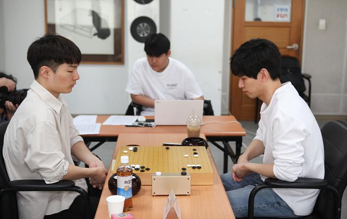 lg杯24强落定23席 崔精倒在出线门口 李昌镐"大战李鬼"看错征子