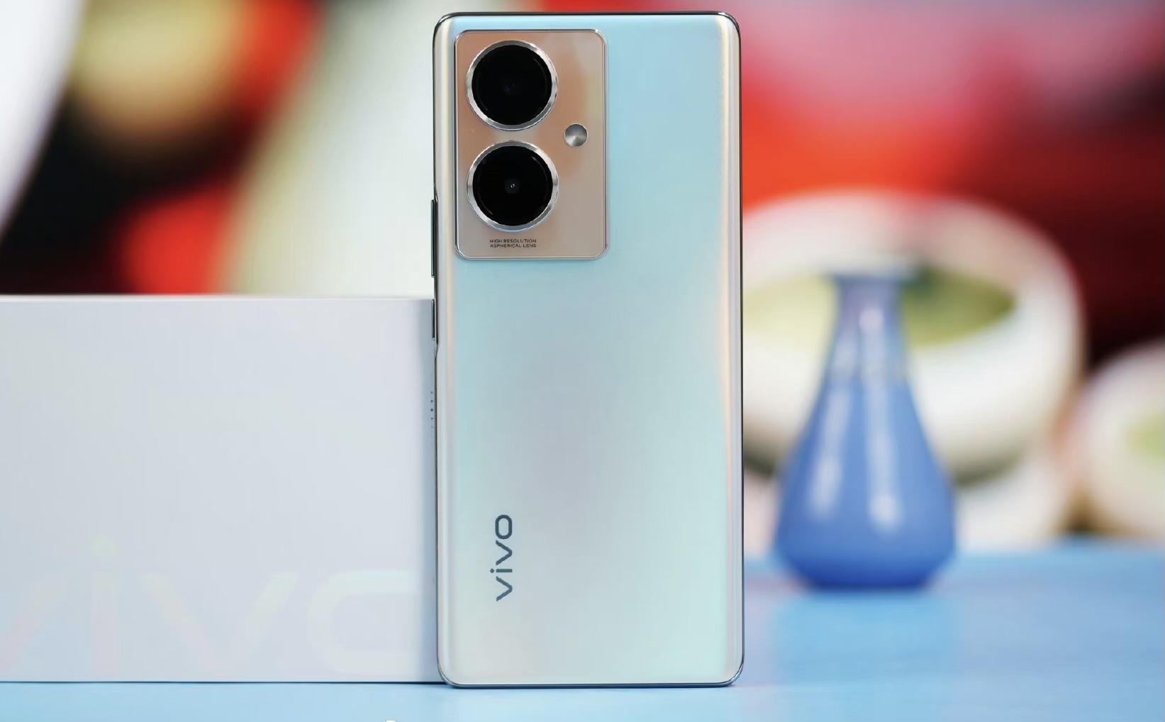 在电池方面,vivo y78 搭载了5000mah的大电池,并且支持44w的快充技术