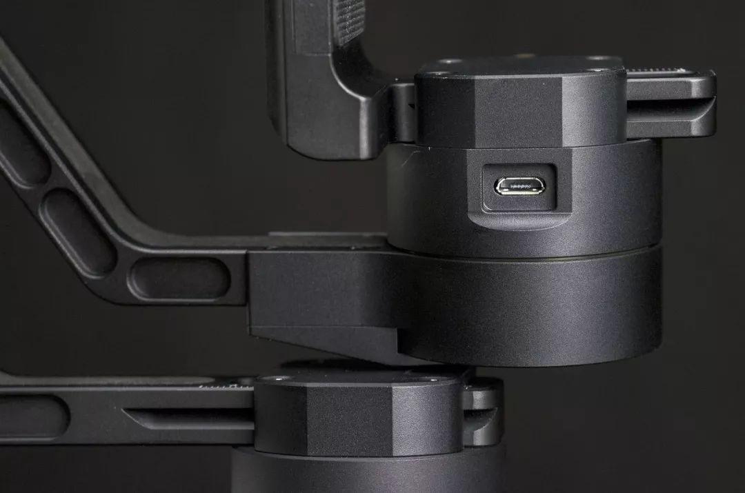 单评街舞拍摄利器智云云鹤plus单手持稳定器