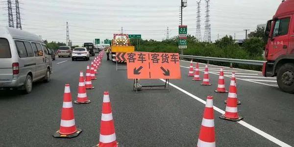 不要再乱开双闪了 这才是正确的打开方式 知乎 不要再乱开双闪了 这才是正确的打开方式 知乎