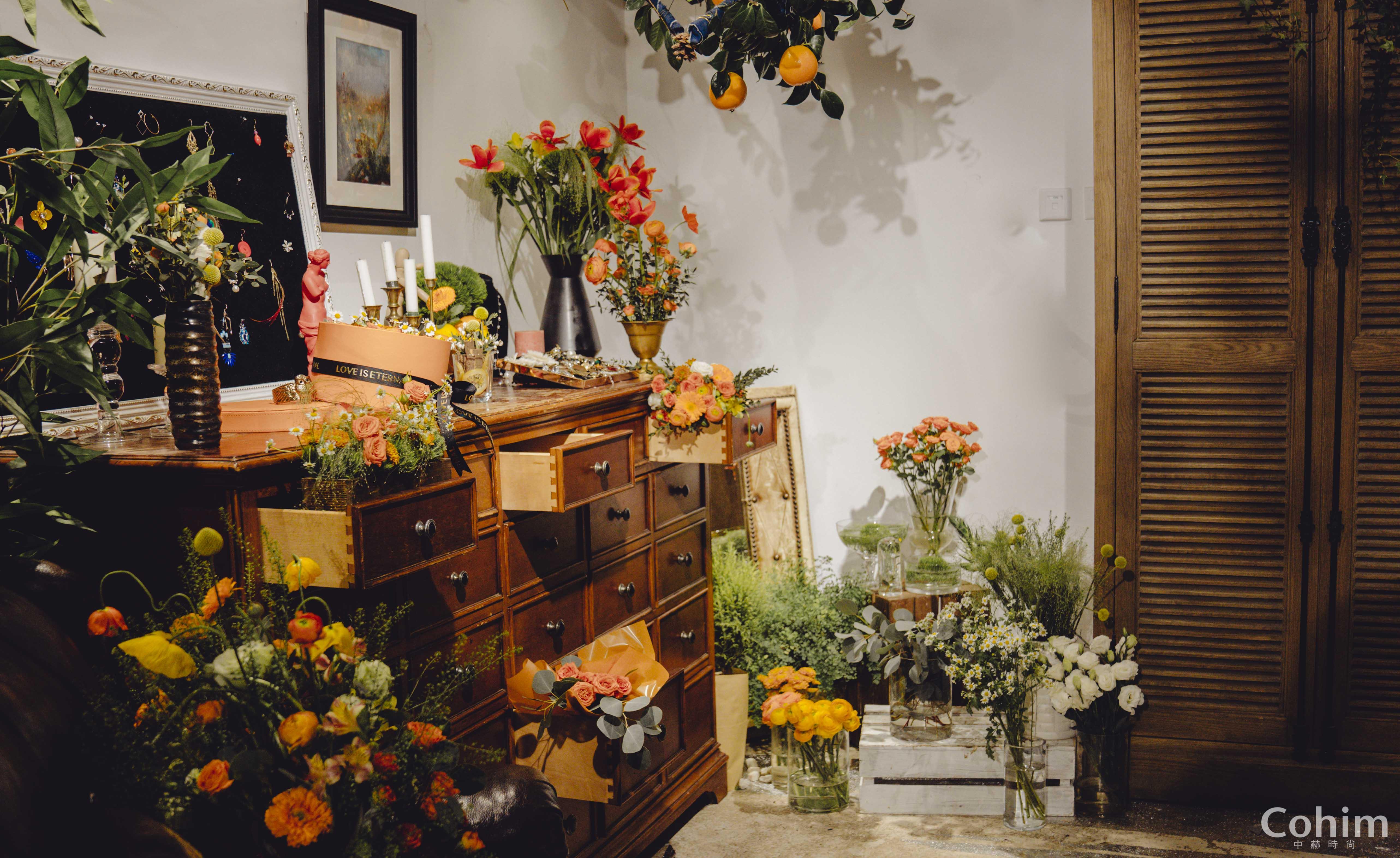 想和朋友一起合伙开白天花艺工作室晚上小酒吧这种模式可行吗