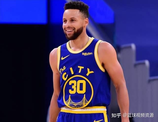 勇士的主力球员年龄都不小了,保罗38岁,库里35岁,格林33岁,汤普森33岁