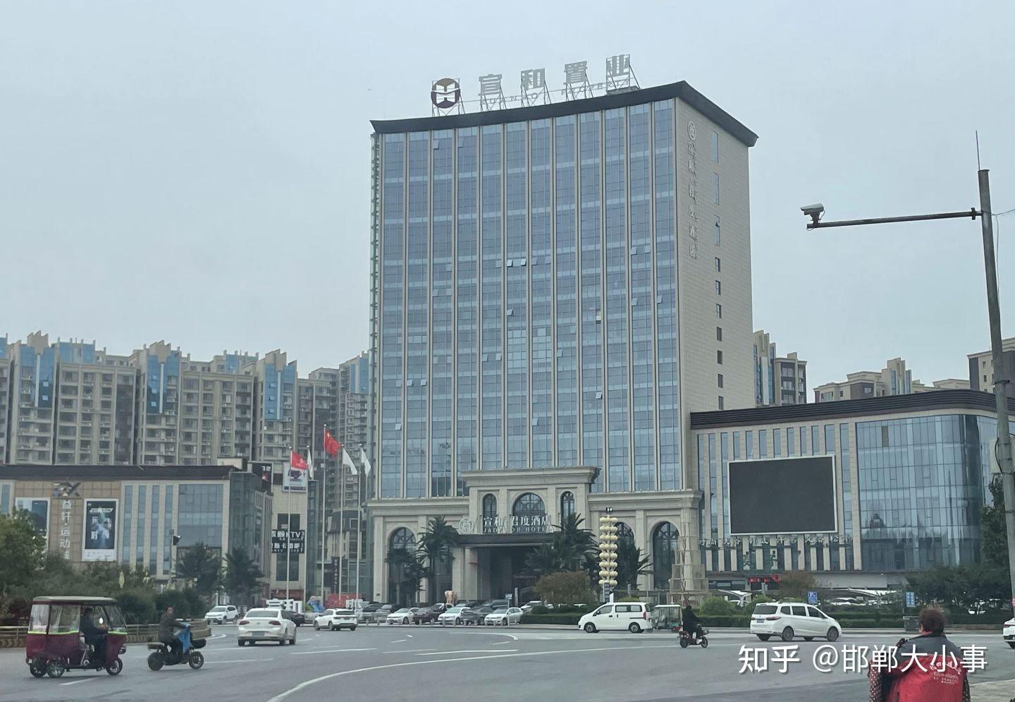 河北省大名县宣和时代广场发生一起高空坠落事故