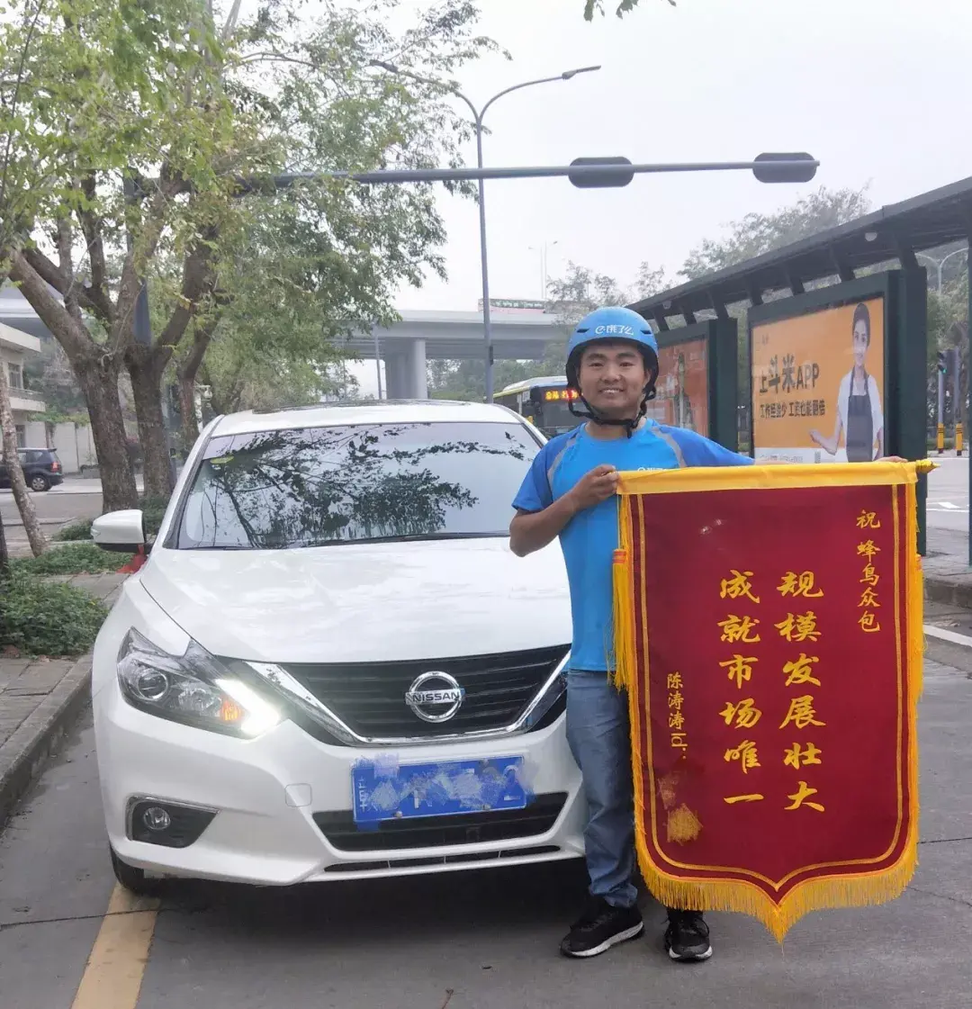 90后外卖小伙买豪车盖别墅,你的同龄人在边送外卖边抛弃你!