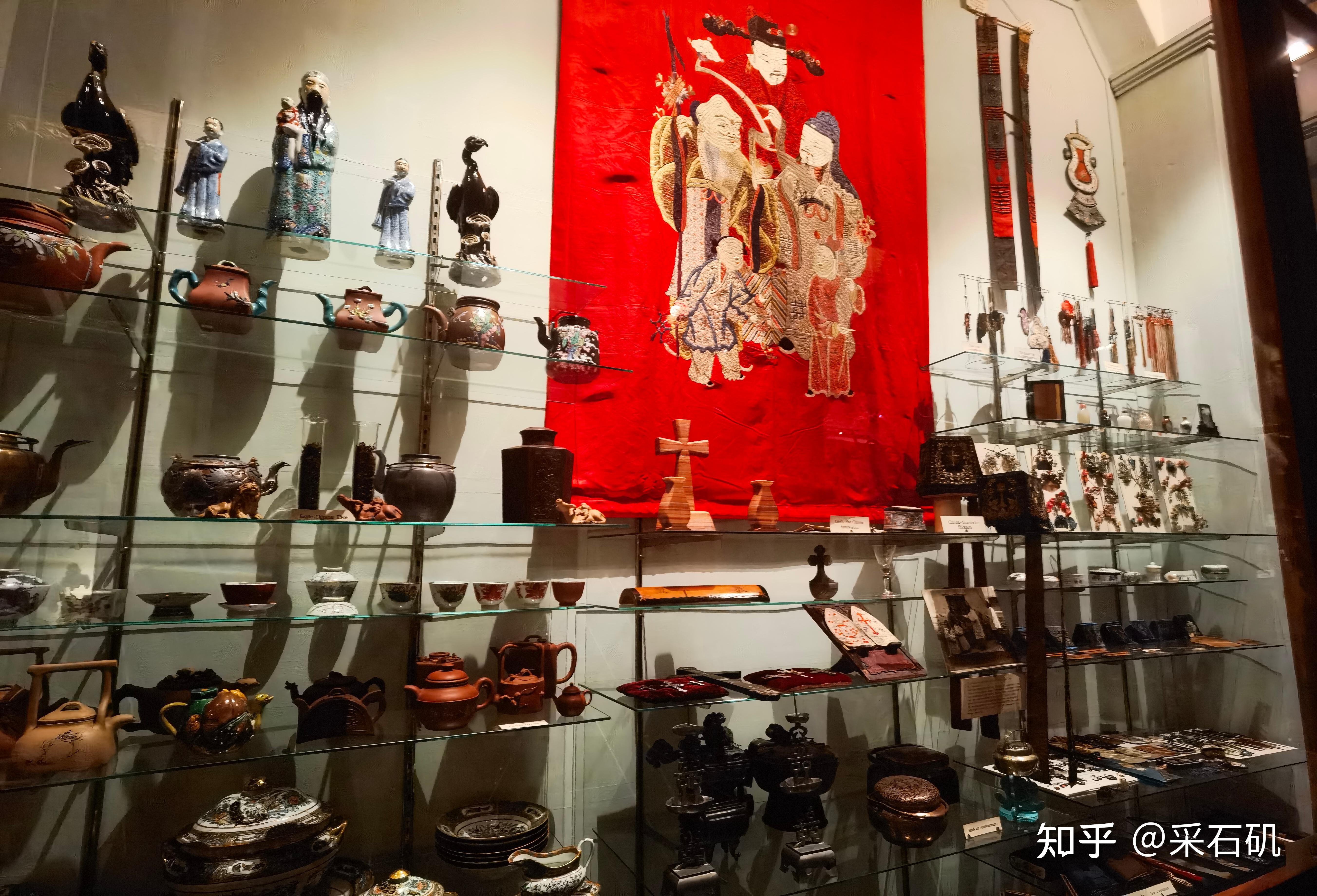 该博物馆主要展示与天主教传教士相关的展品,包括家庭用品,传教士照片