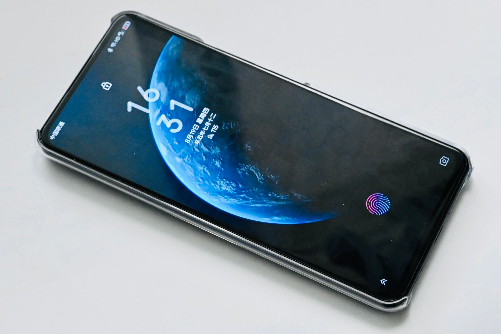 年轻人的第一部屏下摄像头手机,中兴axon30 5g