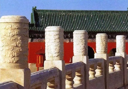 望柱主要有柱头和柱身两部分构成.