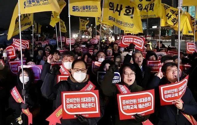 2岁女童身亡事件撕下了这个国家最后一块遮羞布