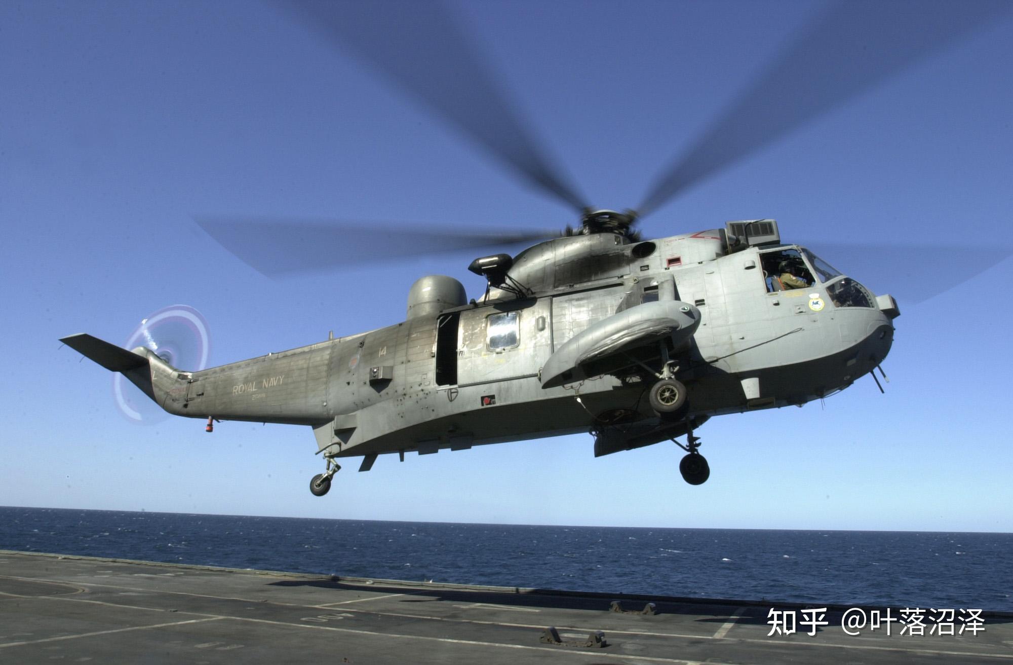 4名队员在"约翰·肯尼迪"号航空母舰待命,登上sh-3"海王"号直升机.1.