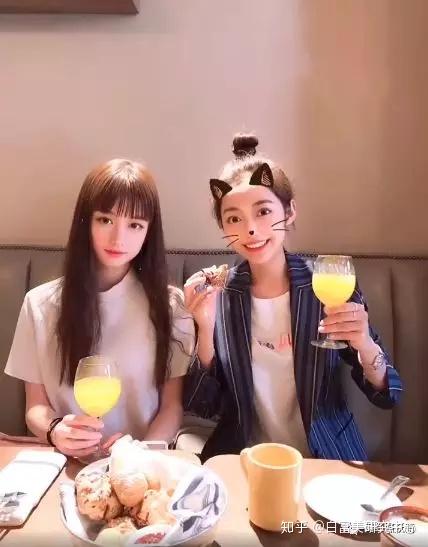 susan苏同框欧阳娜娜大眼抢镜被夸2年的神颜却让自己闺蜜碾压了