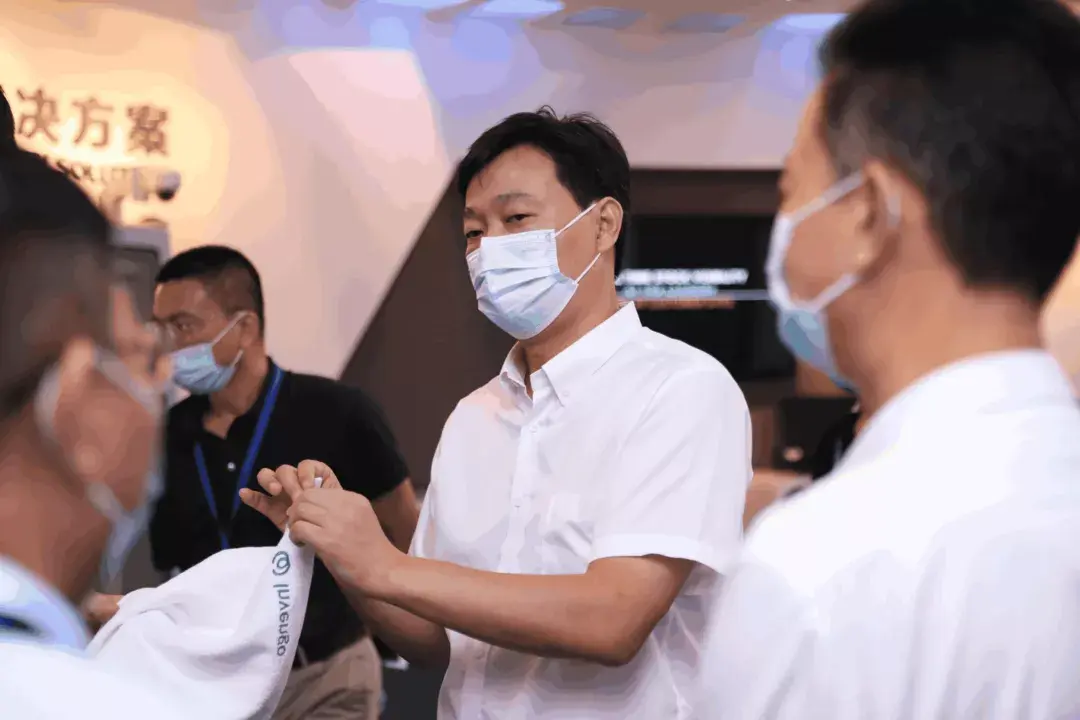 光明区委副书记政法委书记张华伟莅临远望谷调研指导