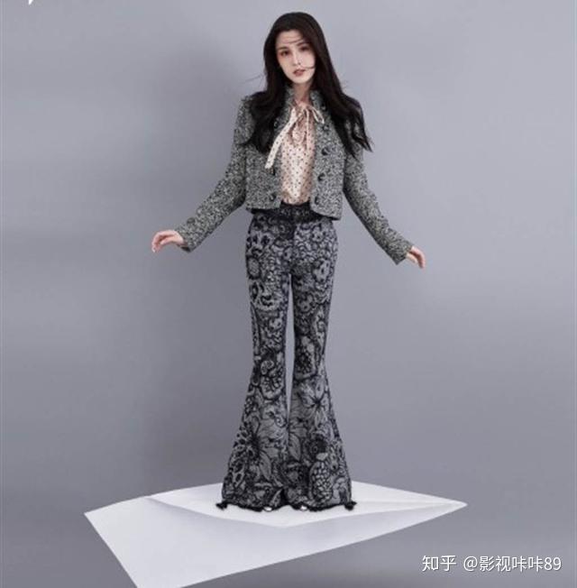 女星哈妮克孜高衩裙大开火辣雪白美肌引热议网友大赞