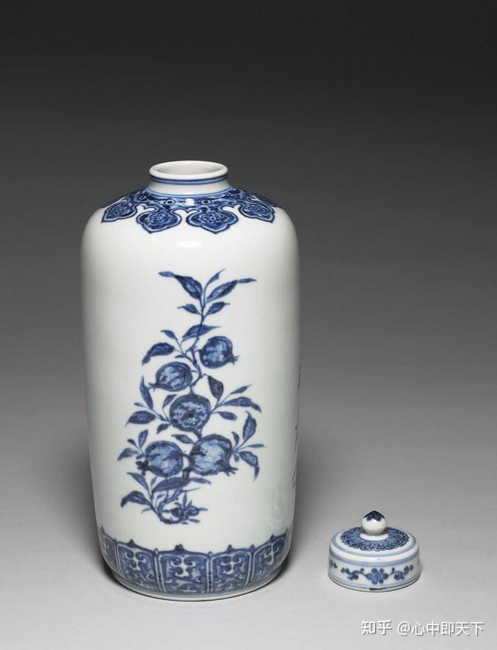 清雍正景德镇官窑青花瓜果纹盖罐