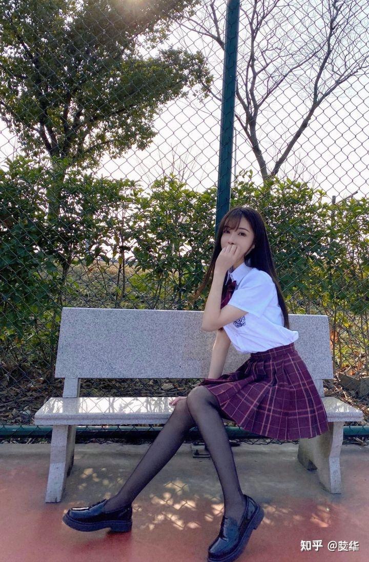 对于我来说,穿jk必穿丝袜,穿丝袜比穿黑丝!