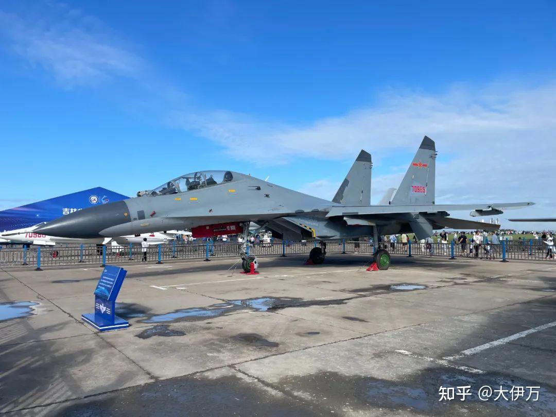 老将苏-27UBK被军迷强势围观！90年代进口苏-27如何改变中国空军？ - 知乎