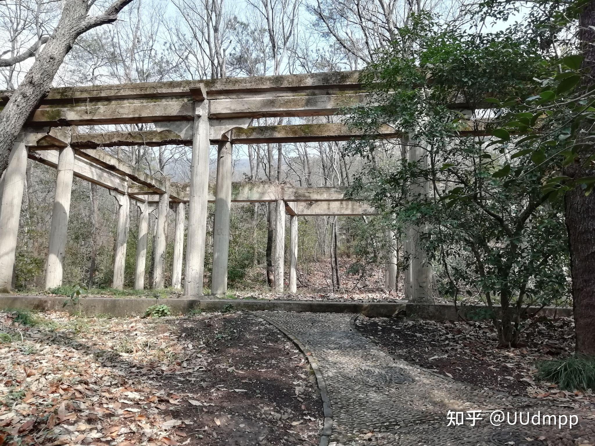 藏在灵谷寺景区里的谭延闿墓