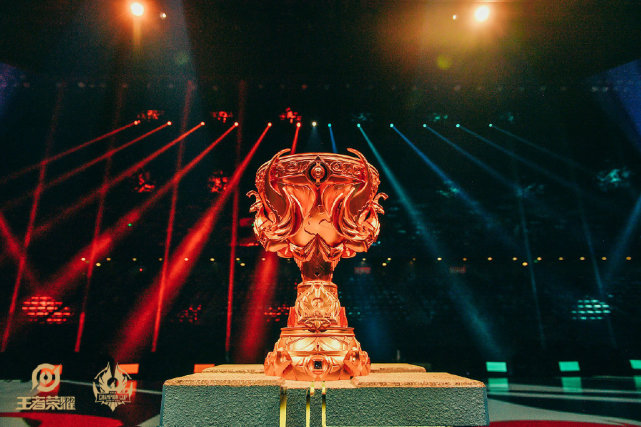 天高海阔凭鱼跃,追风逐日赛凤凰.驾四海,驭八荒.