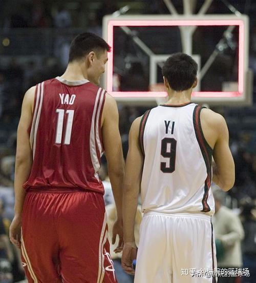 好脾气的易建联,当年在雄鹿更衣室暴打央视nba解说于嘉的恩怨