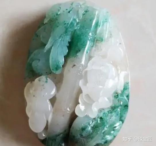 和田玉は種の原石を碧玉と遊んだ 和田玉は種の