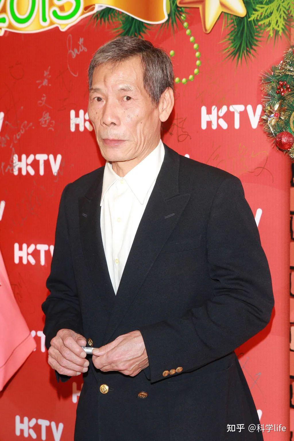 大批港星送别老戏骨王钟!成龙、周润发相继到场送花篮悼念 - 知乎